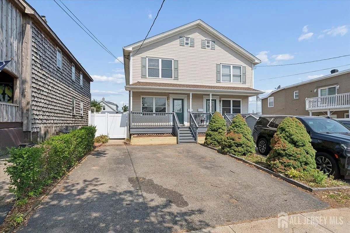3 bed, 2.0 bath, 1456 sqft, $3,100 — Photo 2