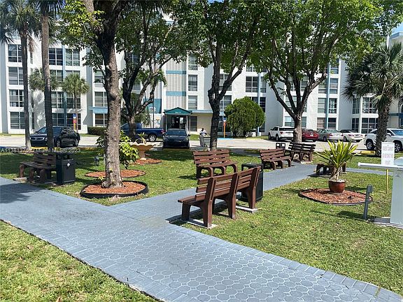 4th image of 17620 Atlantic Blvd #217