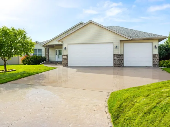 705 43 1/2 Ave S, Moorhead, MN 56560
