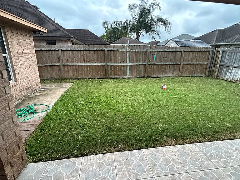 4033 Diego Ln — Photo 2