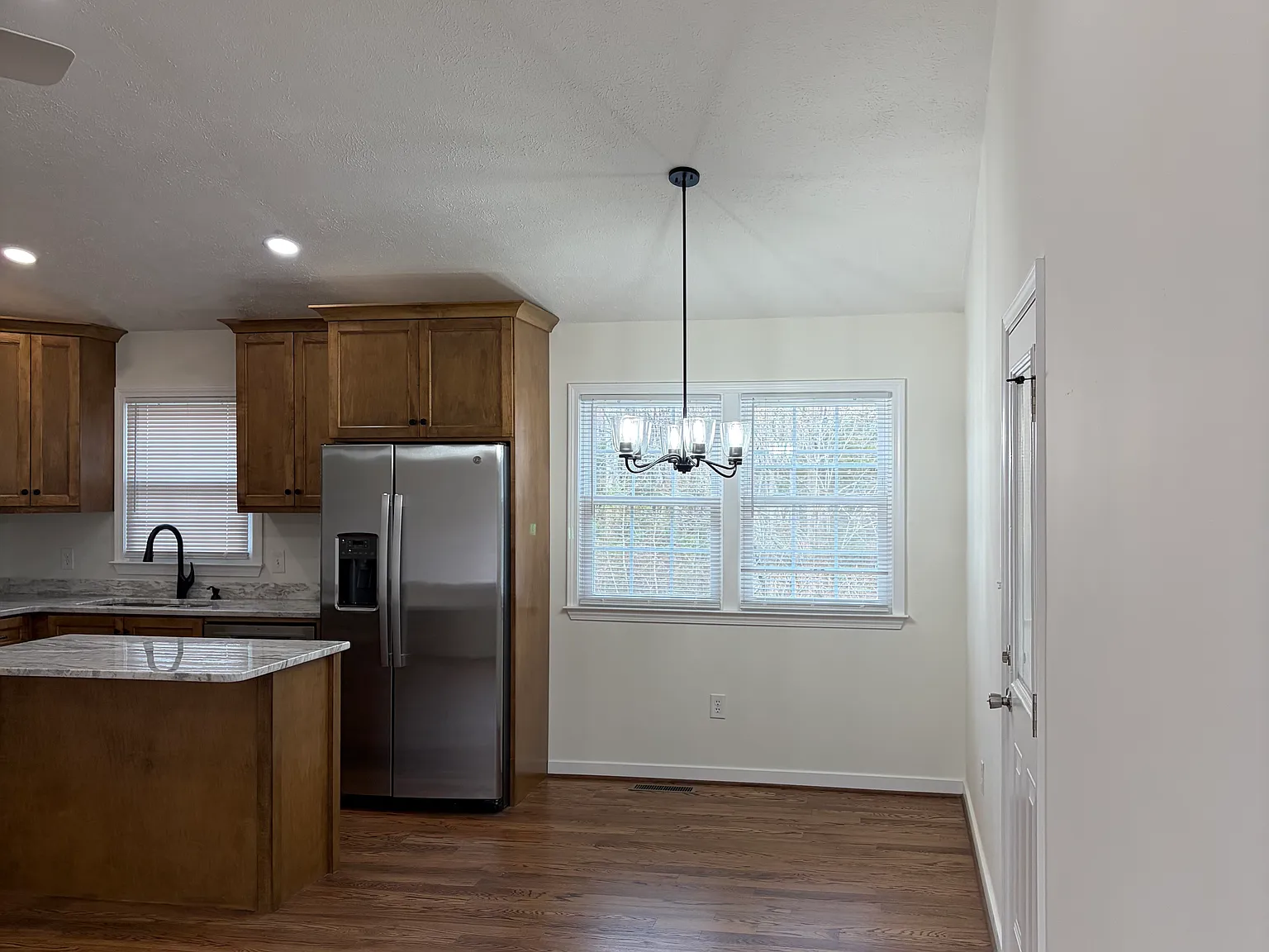 3 bed, 1100 sqft, $1,850 — Photo 4