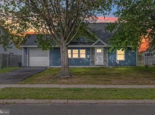 11 Violet Rd, Levittown, PA 19057