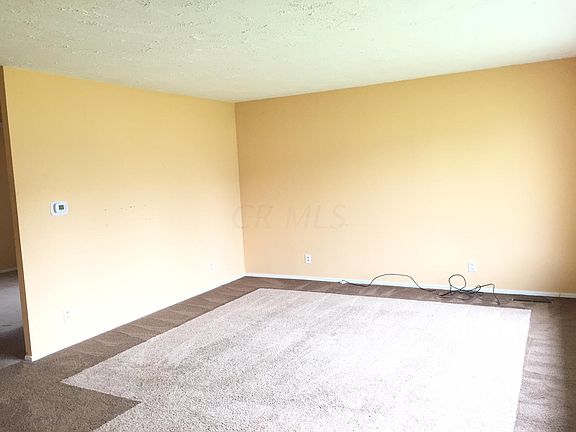5th image of 563 Edgewood Dr