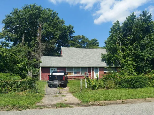 1932 S Lakeland Dr, Norfolk, VA 23518
