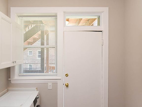 3rd image of 4708 N Racine Ave #E01p