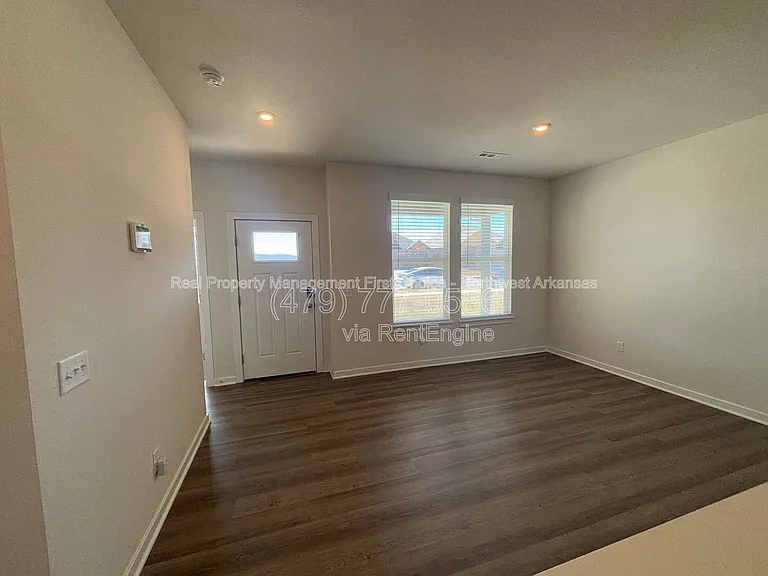 4802 W Planetree St — Photo 10