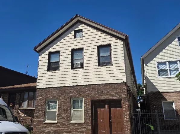 3030 S Poplar Ave, Chicago, IL 60608