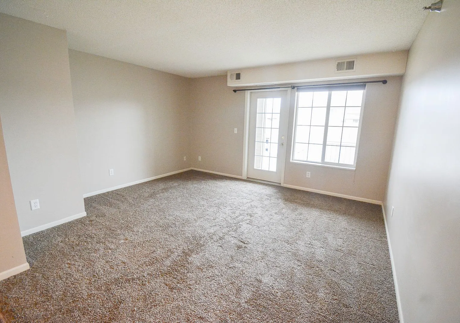 2br Willows Condo Loaded w/Amenities — Photo 4