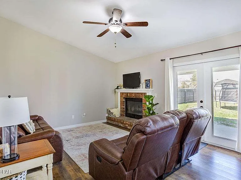 8107 Heritage Woods Ln — Photo 11