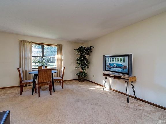 4th image of 1125 Blue Jay Dr