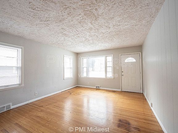 3rd image of 5005 Indianola Ave