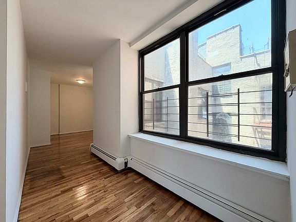 3rd image of 152 Parkside Ave APT 4L