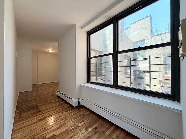 152 Parkside Ave #4L — Photo 3