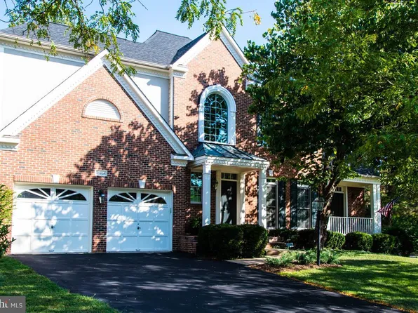 25928 Planting Field Dr, Chantilly, VA 20152