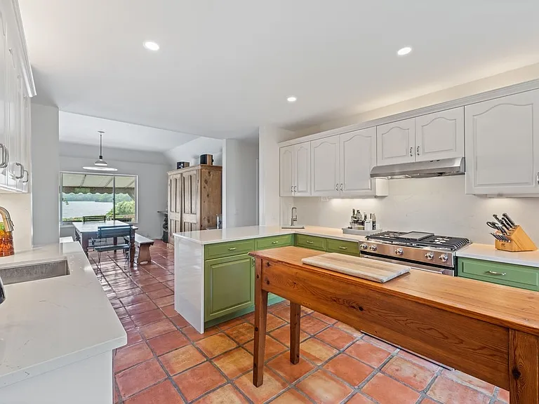 70 Mill Pond Ln — Photo 16