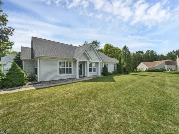 30 Victoria Dr, White Twp., NJ 07823