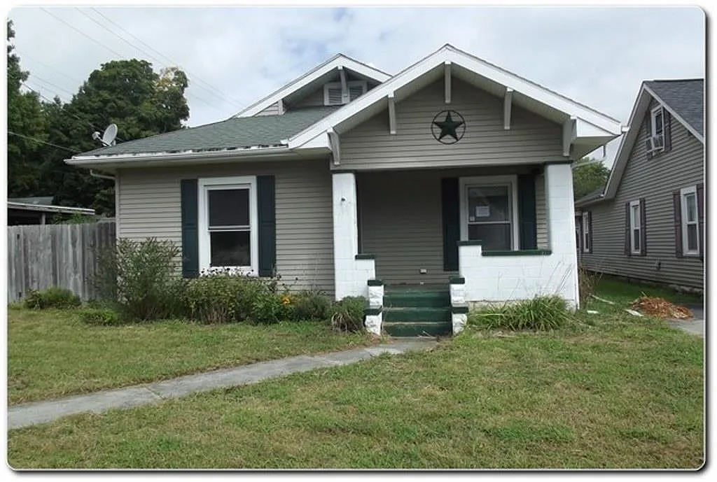 1825 4th St photo 1