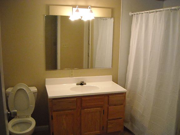 3rd image of 402 Sanford St #2