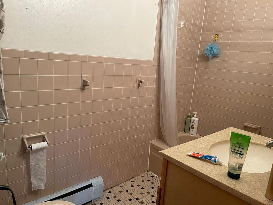 2nd image of 13-14 College Point Blvd Floor 1