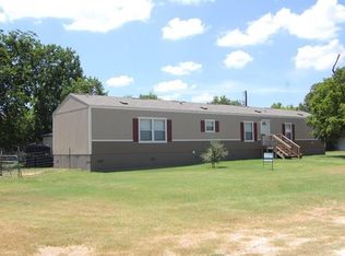 318 Avenue F, Lexington, TX 78947