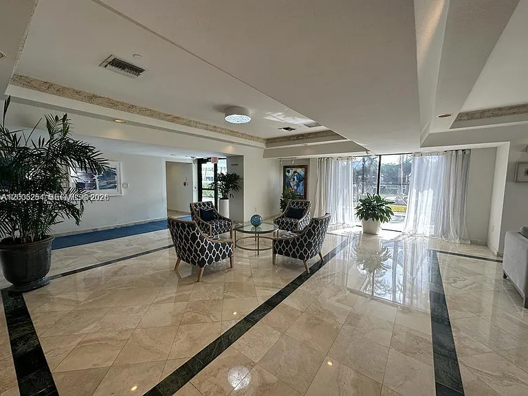 2625 Collins Ave #1508 — Photo 19