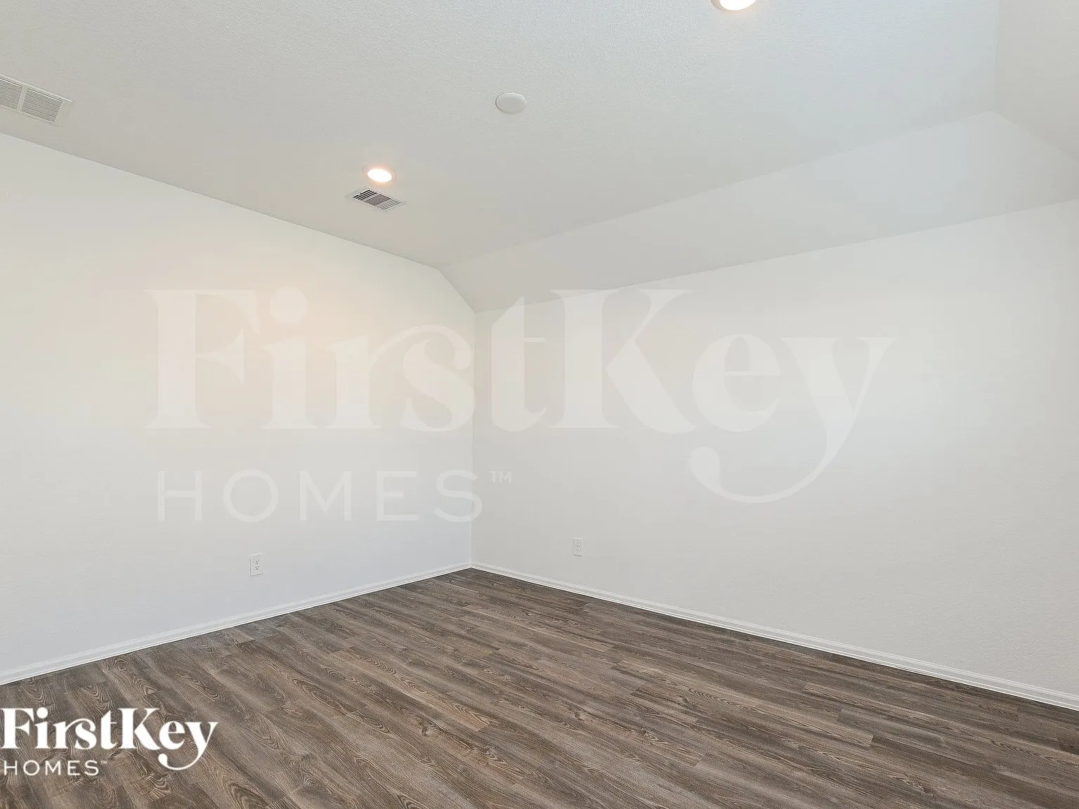 3 bed, 2.0 bath, 1230 sqft, $2,025 — Photo 3