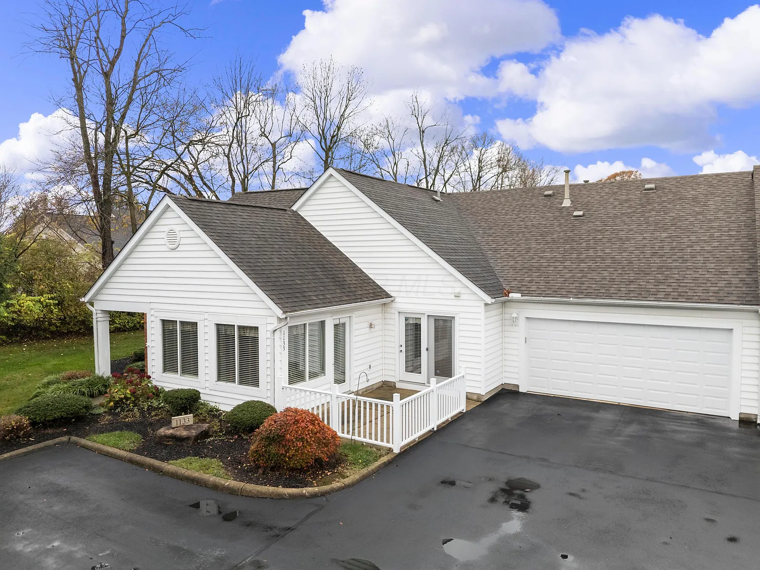 1133 Overlook Ct photo 1