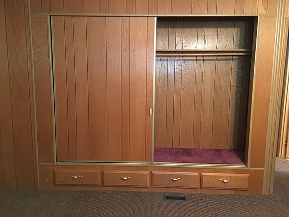 14 x 14 Master w/dbl closets