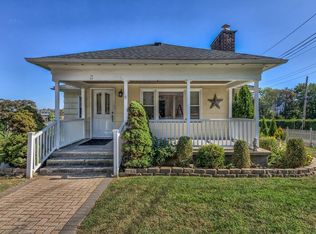 3 Nautilus Pl, New Rochelle, NY 10805