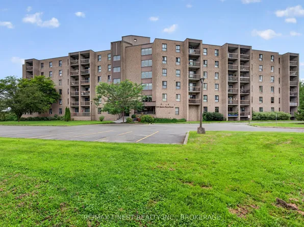 334 Queen Mary Rd #602, Kingston, ON K7M 7E7