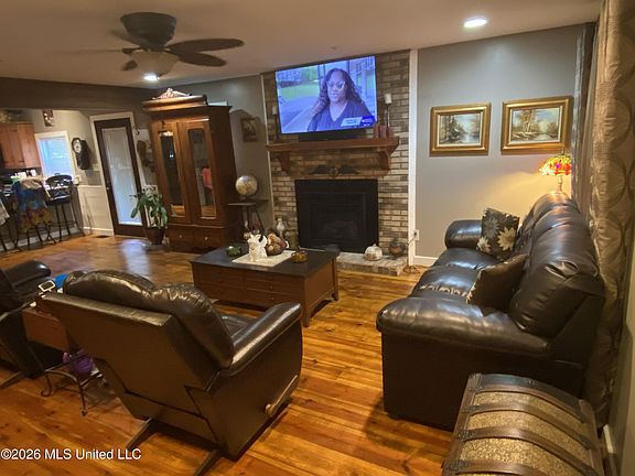 2nd image of 1100 Rollingwood Dr