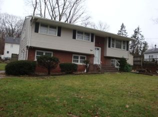 8 Maple Ter, Stanhope, NJ 07874