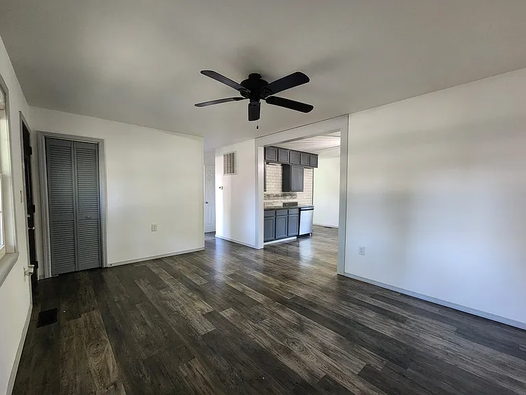 1212 Hollyhock Ln — Photo 9