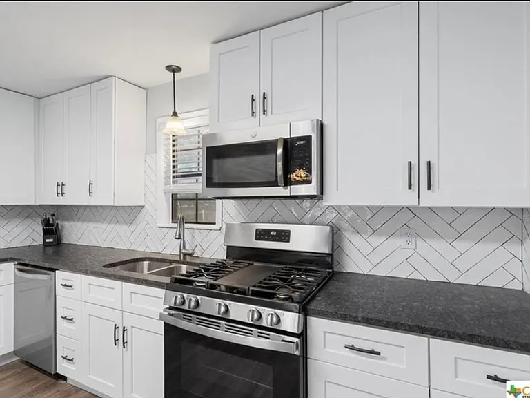 610 Vernon St — Photo 5