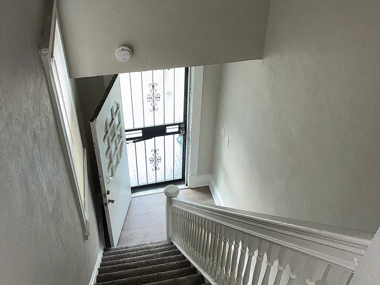 8218 Korman Ave #UP — Photo 2
