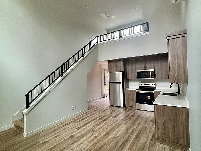 1302 NW Knoxville Blvd #501 — Photo 2