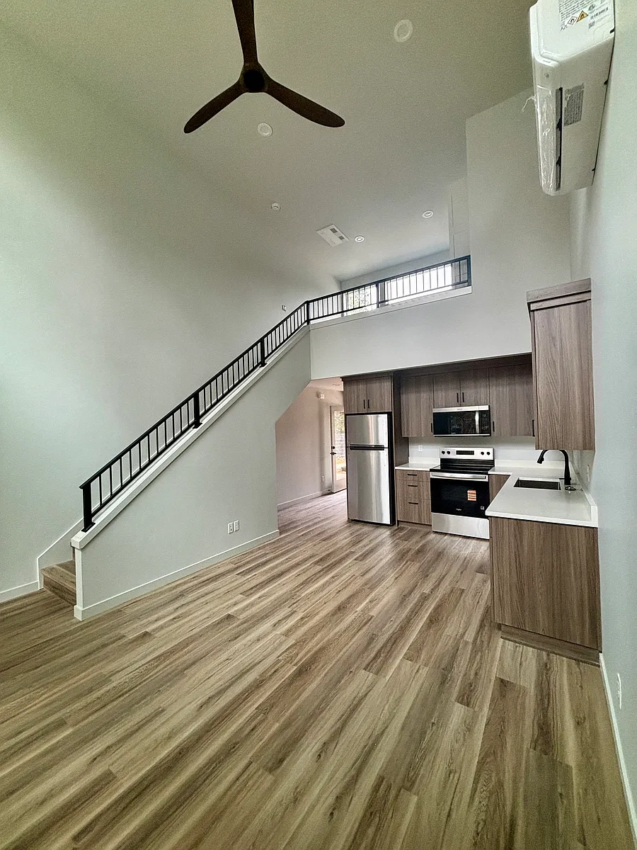 Building Photo - 1302 NW Knoxville Blvd #501