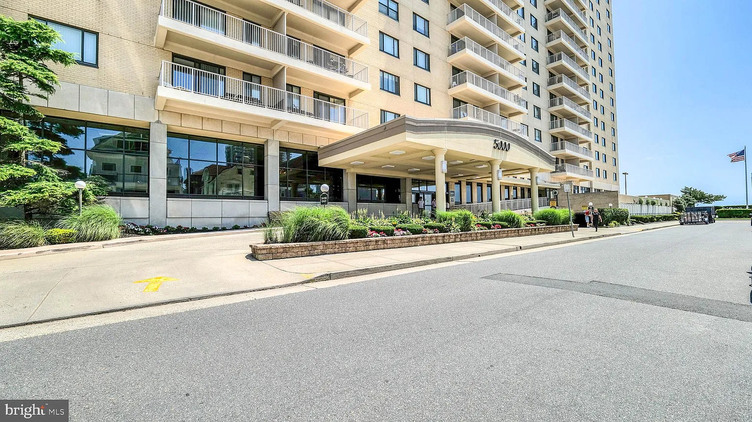 5000 Boardwalk APT 1617 photo 1