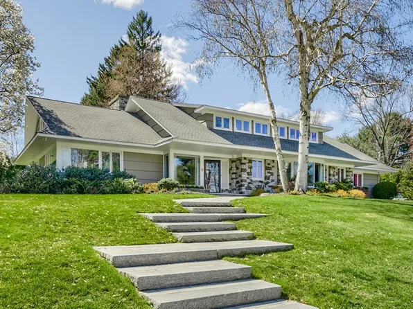 17 Oak Hill Rd, Worcester, MA 01609