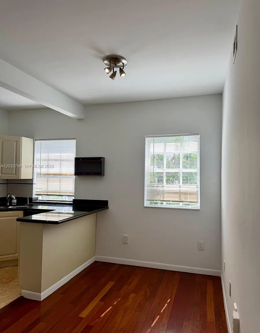 Mystic Condo — Photo 1