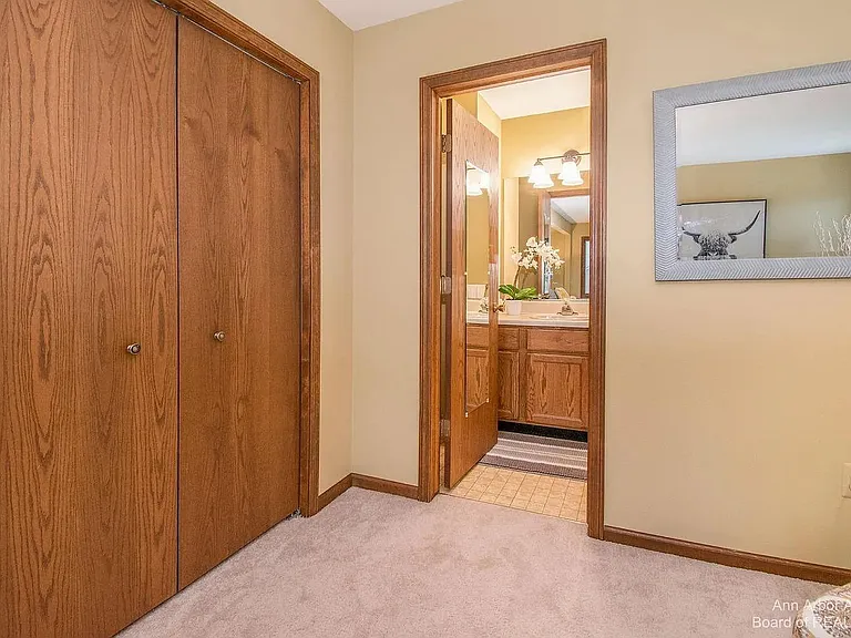492 Park Pl — Photo 23