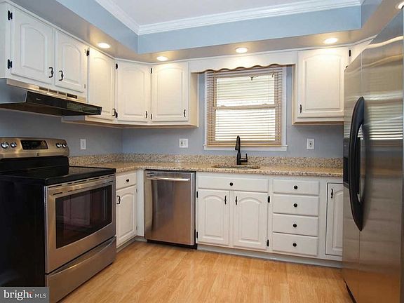 4th image of 1011 Mount Holly Dr