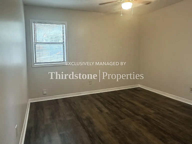 1173 W 27th St — Photo 21
