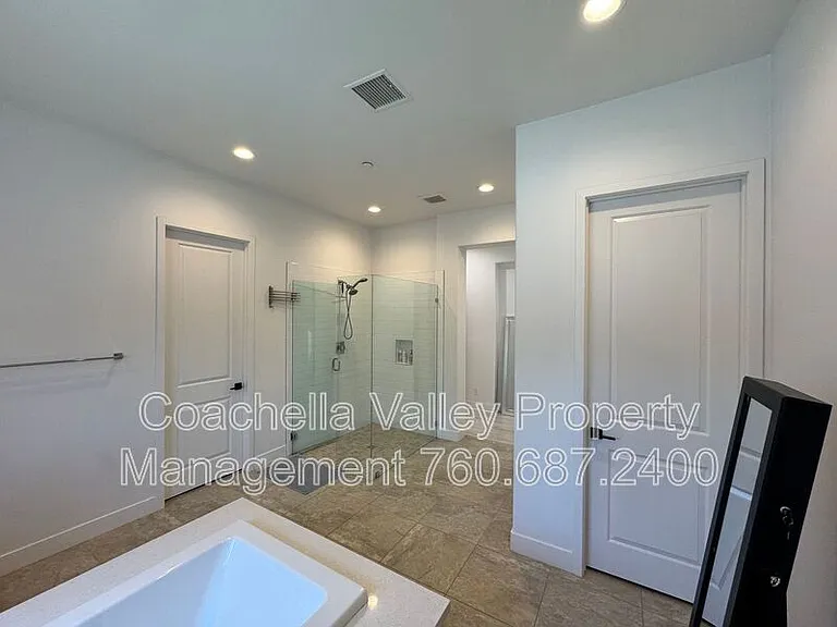 74635 Tesla Dr — Photo 36