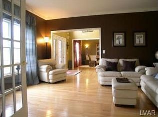 10 Clubhouse Dr, Williams Township, PA 18042