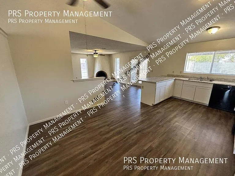 3226 N Sycamore Pl — Photo 11