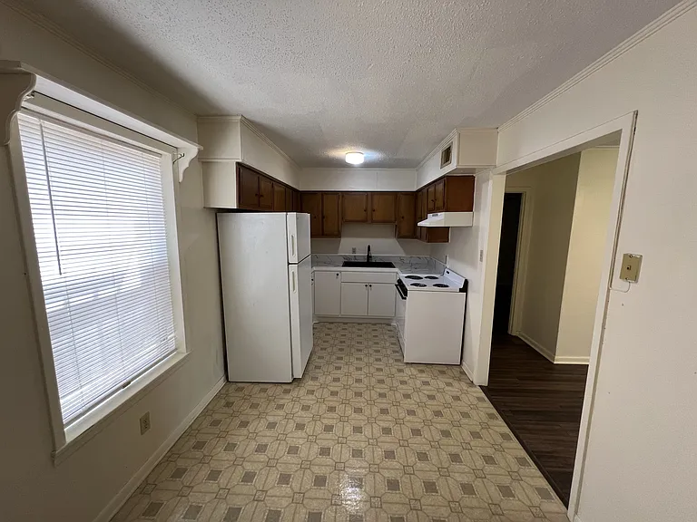 216 Wedgewood St #1 — Photo 9