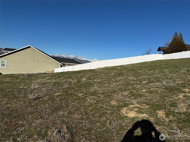 5th image of 990 Sage Crest Drive