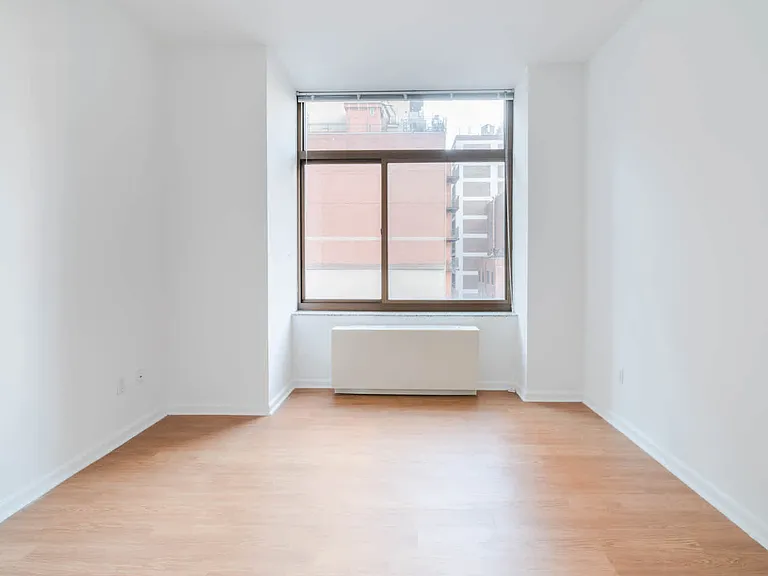 300 E 39th St #10J — Photo 25
