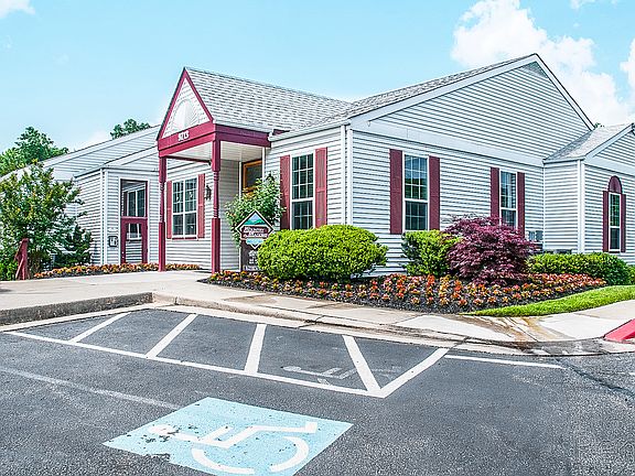 Leasing Center, Clubhouse, Fitness Center, Sauna, Pool